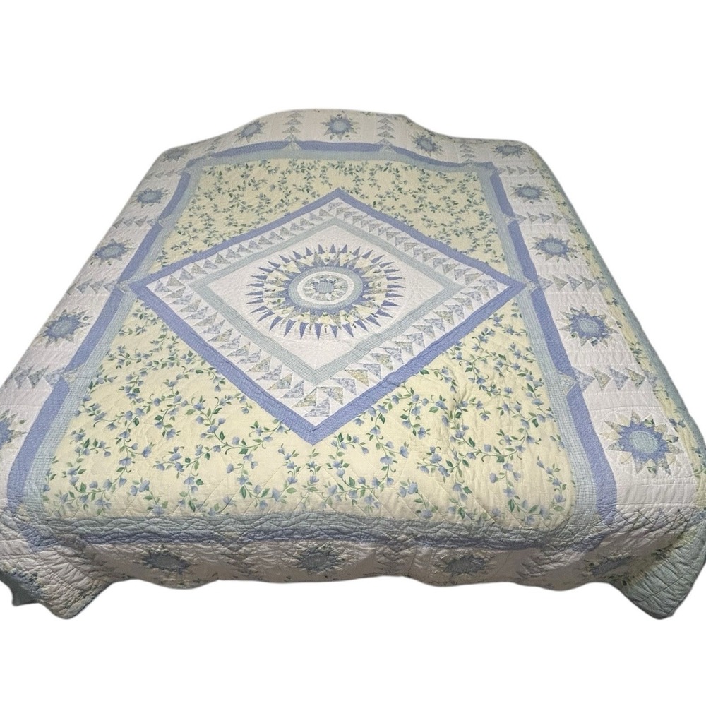 Vintage Style Floral Sunburst Patchwork Quilt Blue Yellow White Scalloped Edge